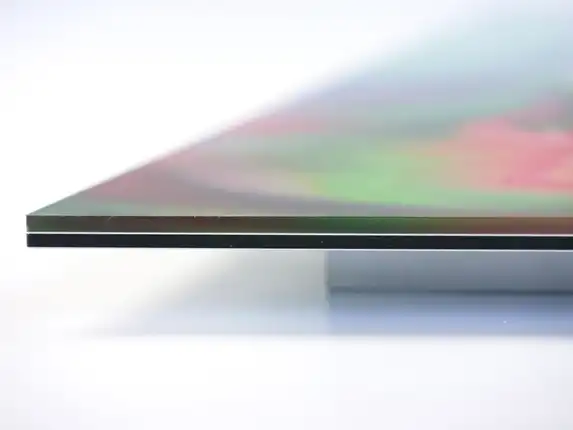 Here you see the plexibond photo from the side, the photo sandwiched between acrylic and dibond.