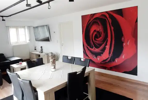 The stretch canvas is suitable for both portrait photos and landscape photos.