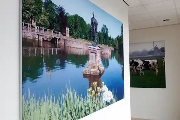 The stretch canvas is suitable for both portrait photos and landscape photos.