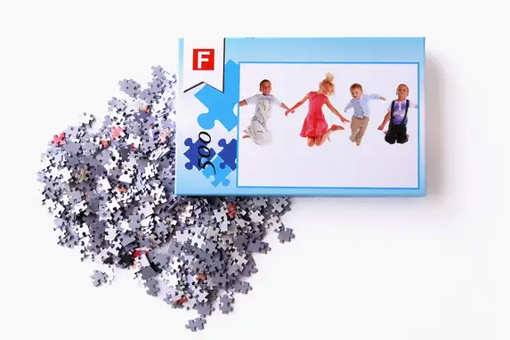 Photo puzzle with 500 puzzle pieces 32x48 cm, with strong boxes printed with photo words.